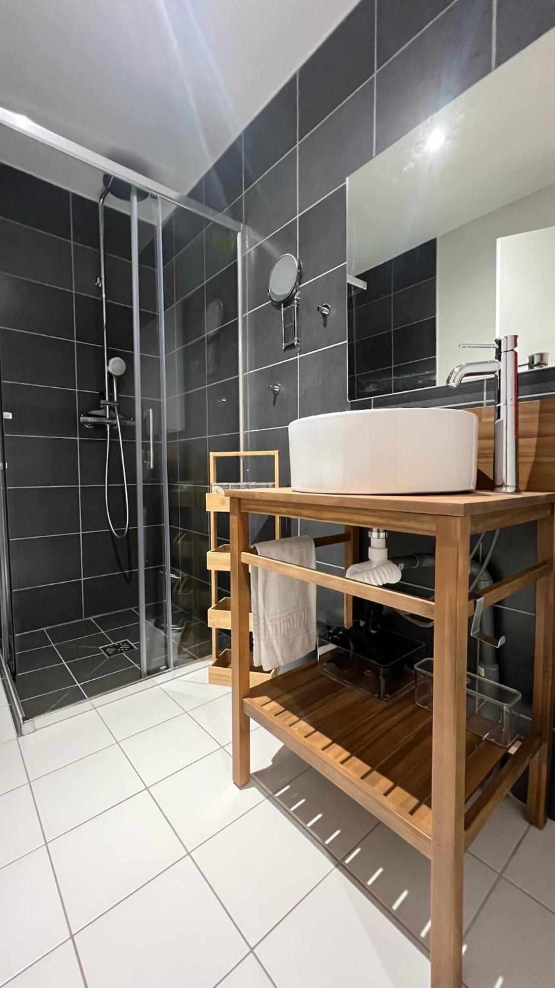 Rouge Canneberge -8 Personnes- 84M2 Vue Degagee Setaz 瓦卢瓦尔 外观 照片