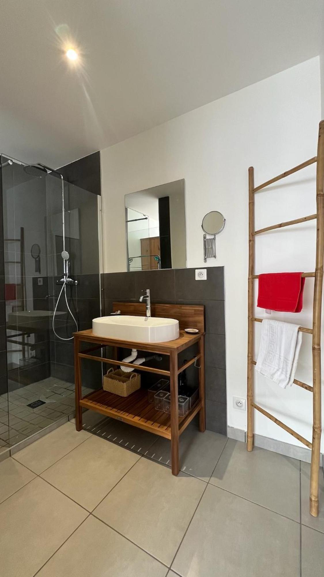 Rouge Canneberge -8 Personnes- 84M2 Vue Degagee Setaz 瓦卢瓦尔 外观 照片