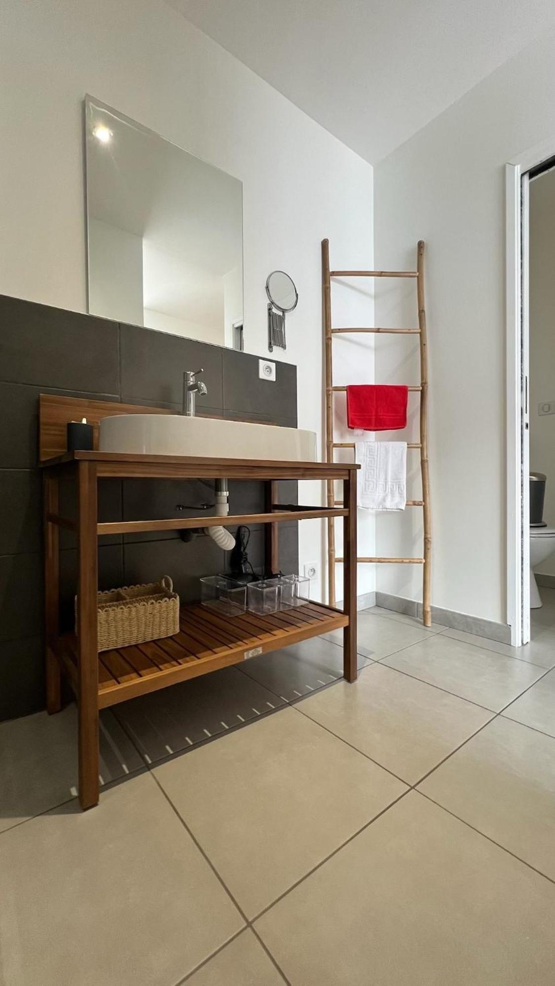 Rouge Canneberge -8 Personnes- 84M2 Vue Degagee Setaz 瓦卢瓦尔 外观 照片